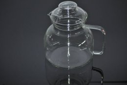 Dzbanek z podgrzewaczem i zaparzaczem BEROX