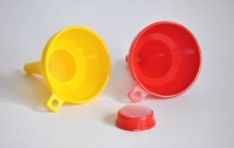 Lejek plastikowy z sitkiem 11 cm