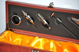 Skrzynka na butelkę wina z akcesoriami 